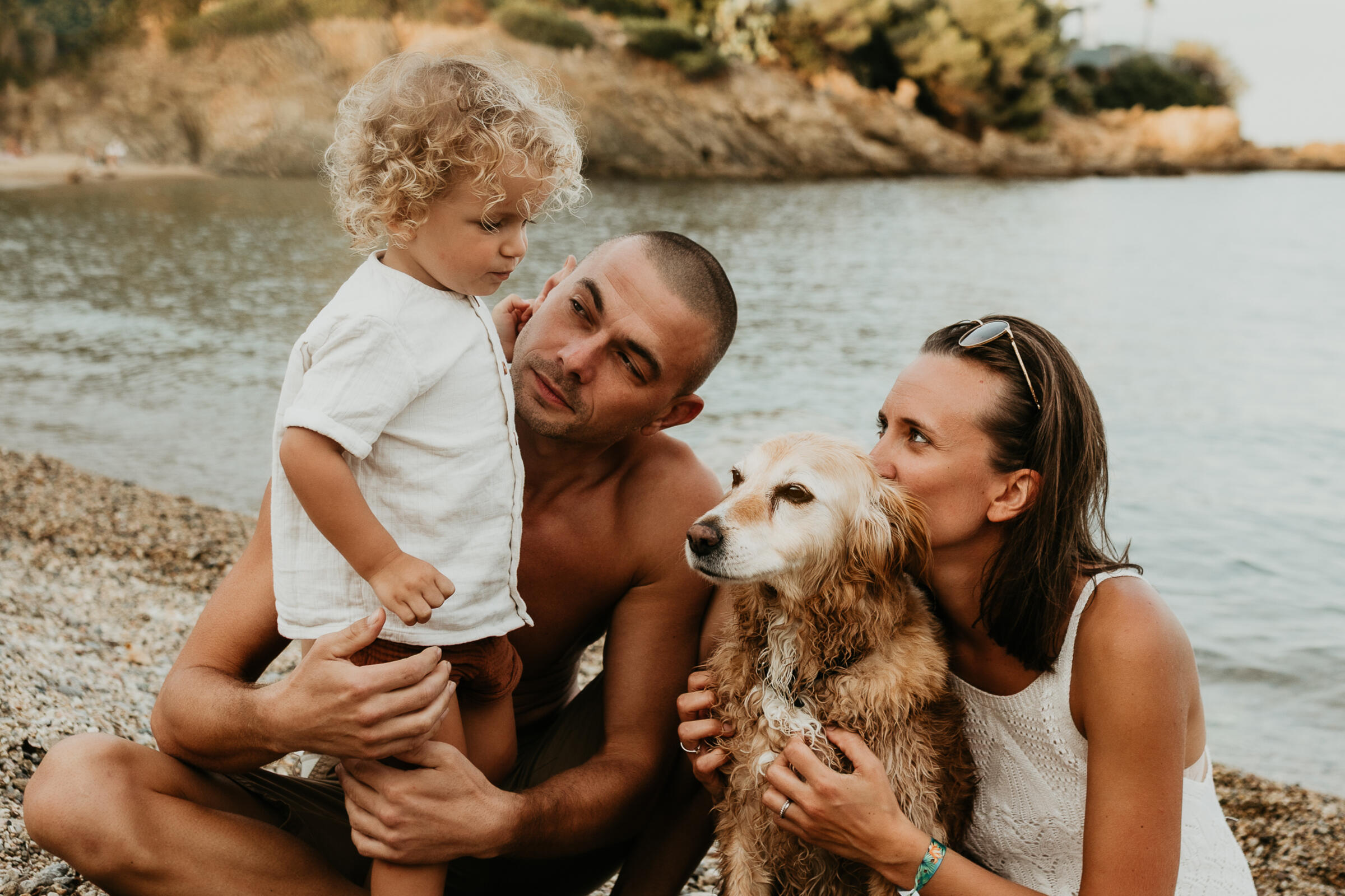 Photo naturelle de famille en extérieur dans le Var
